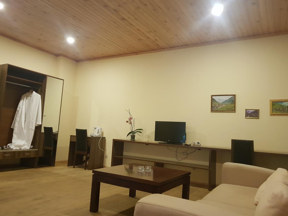 Hotel Tetnuldi Mestia Buitenkant foto